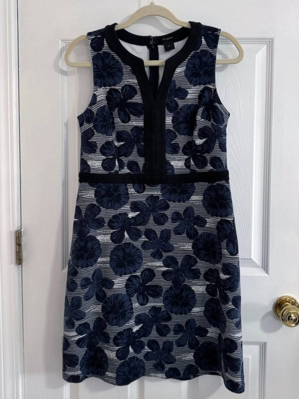 Ann Taylor Navy Ivory Floral Jacquard Sleeveless Sheath Dress Size 6